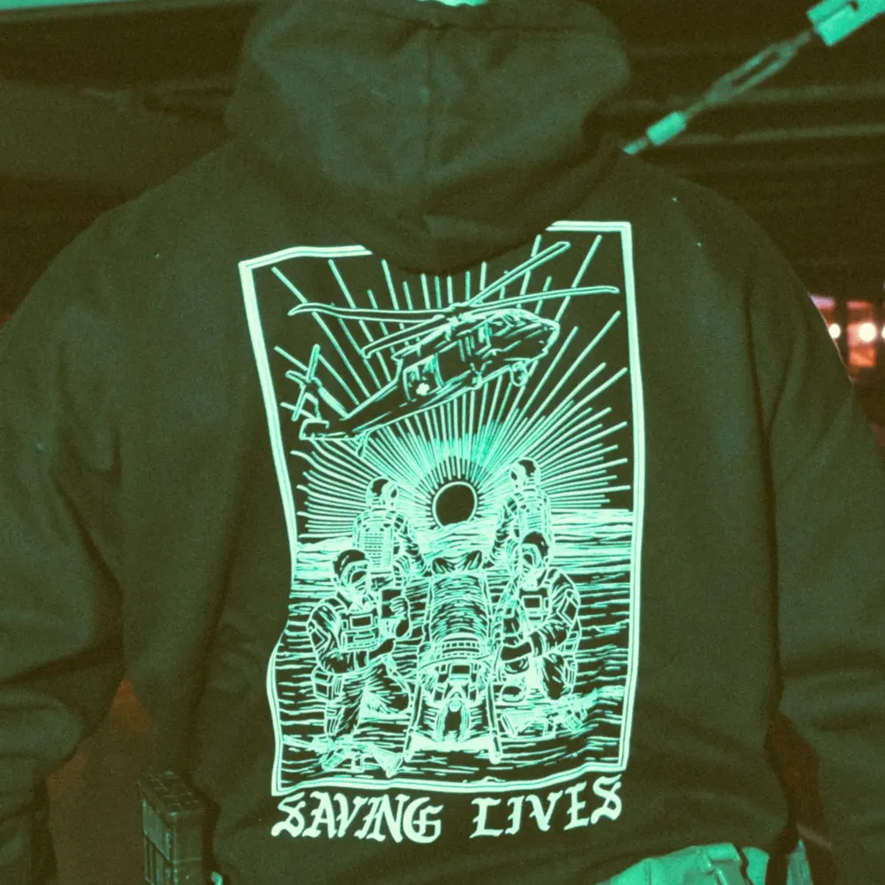 01_Saving-Lives-hoodie-black-edit THE TRACE Saving Lives Φούτερ - Image 1